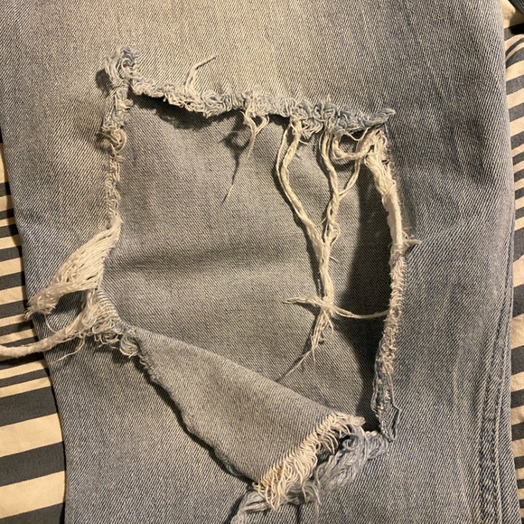 Hollister Ultra High Rise Mom Jeans - Picture 5 of 6